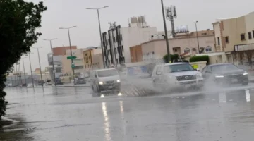 أمطار ورياح نشطة.. حالة الطقس المتوقعة اليوم في مناطق سعودية عدة